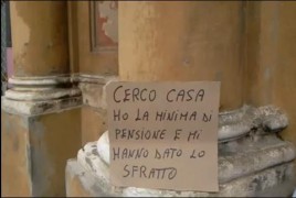 La protesta davanti al comune di Imola
