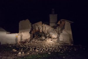 Terremoto Centro Italia: crolla la chiesa di San Salvatore a Campi di Norcia Foto presa dal web
