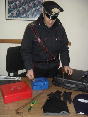 INSEGUIMENTO TRA UNA PATTUGLIA DEI CARABINIERI E UNA BANDA DI MALVIVENTI. RECUPERATO UN SUV.