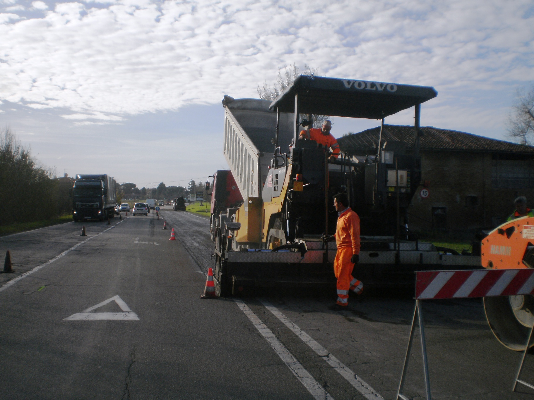 Lavori in corso in via Cova, via Valquaderna, via Scania e a Casatorre