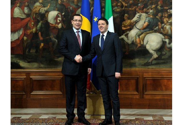 Matteo Renzi a Bucarest sostiene il candidato alle presidenziali del partito più corrotto della Romania e più inviso ai romeni che vivono in Italia