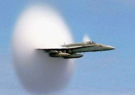 BOATO SUI CIELI DI IMOLA, DUE CACCIA INFRANGONO LA BARRIERA DEL SUONO