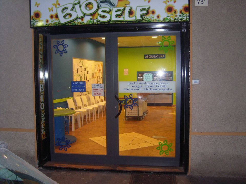 BIOSELF, LAVANDERIA ALL’INSEGNA DELL’ANTISPRECO. DETERSIVO SFUSO E RIDOTTO IMPATTO AMBIENTALE