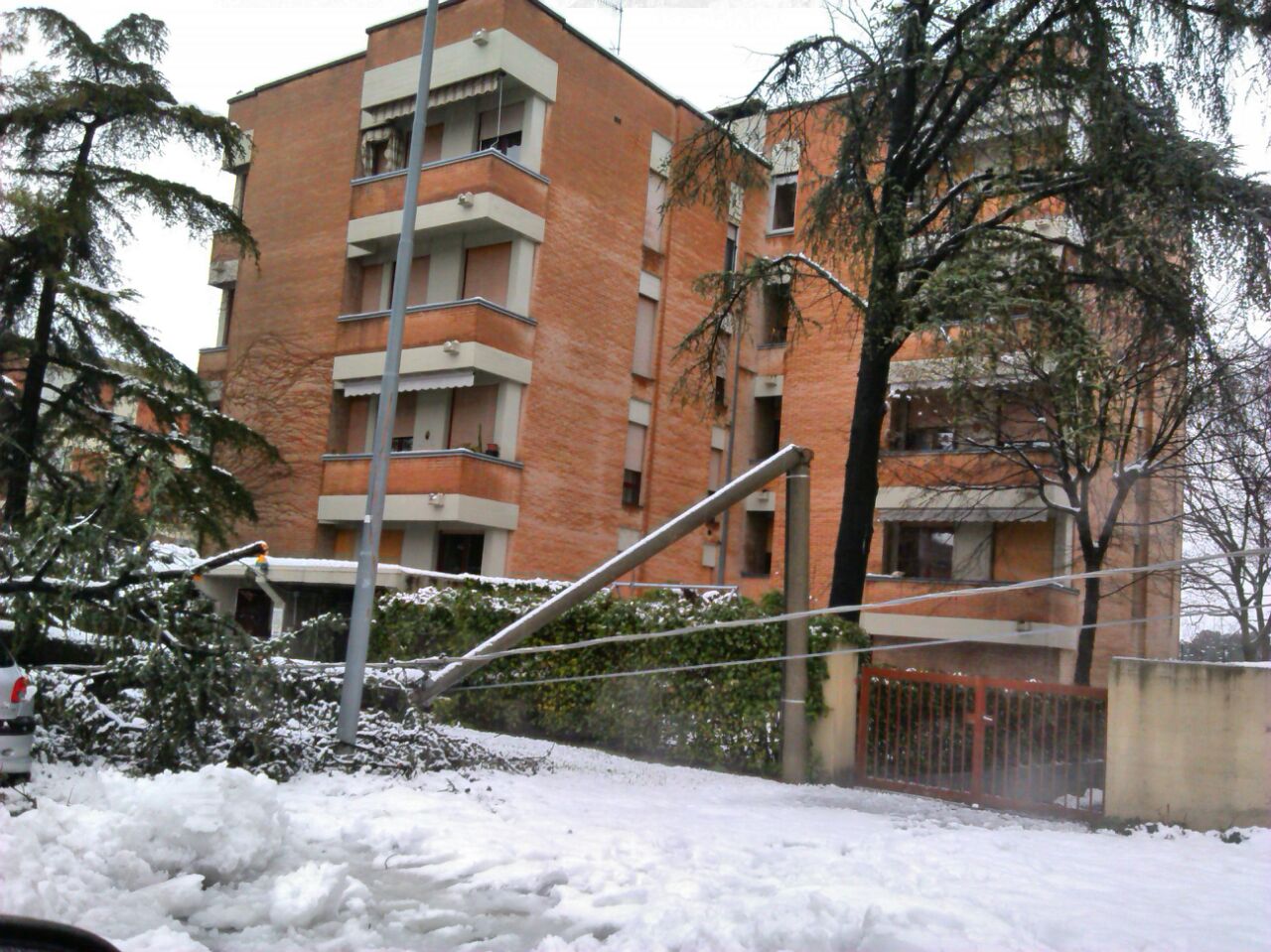 STESSA NEVE, STESSI DISAGI. INTANTO LA VALLATA E’ AL BUIO