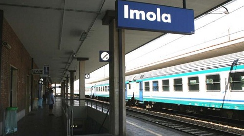 ACCOLTELLAMENTO IN STAZIONE A IMOLA, LA SITUAZIONE HA ASSUNTO TRATTI VERAMENTE PATOLOGICINULLA E’ STATO FATTO  PER TUTELARE I CITTADINI E PORRE FINE A EPISODI DI DEGRADO IN ZONA STAZIONE
