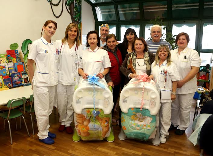 DALL’ASSOCIAZIONE PUBBLICA ASSISTENZA PAOLINA DI IMOLA DUE NUOVI SEGGIOLONI PER LA PEDIATRIA DELL’OSPEDALE