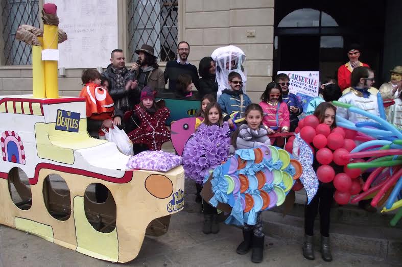 CARNEVALE IN FONDO AL MARE: VINCE “UNIVERSI RIEMERSI”
