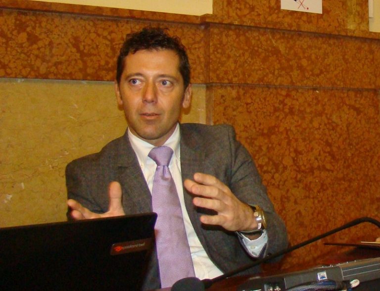 UN VOTO CONTRO RENZI , MANDIAMOGLI UN AVVISO DI SFRATTO  CHISSA’ QUANDO RITORNEREMO A VOTARE IN QUESTA “ITALIETTA” RENZIANA