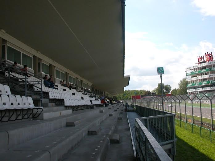 LEGAMBIENTE, “SALUTI CORDIALI DAL AFFOLLATISSIMO AUTODROMO DI IMOLA”