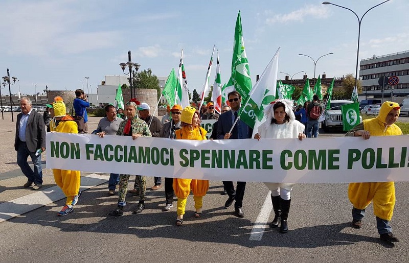 UN MIGLIAIO DI MANIFESTANTI IN DIFESA DELL’AGRICOLTURA OGGI A BOLOGNA INSIEME ALL’ASS. CASELLI E ALL’ON. DE CASTRO