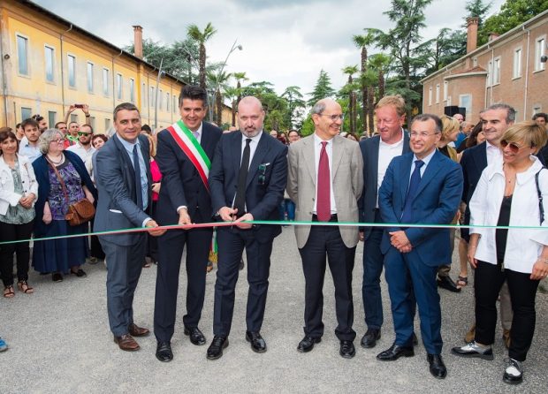 Taglio del nastro con autorità e tanti cittadini per il Parco dell’‪#‎Osservanza‬ ‪#‎Imola‬