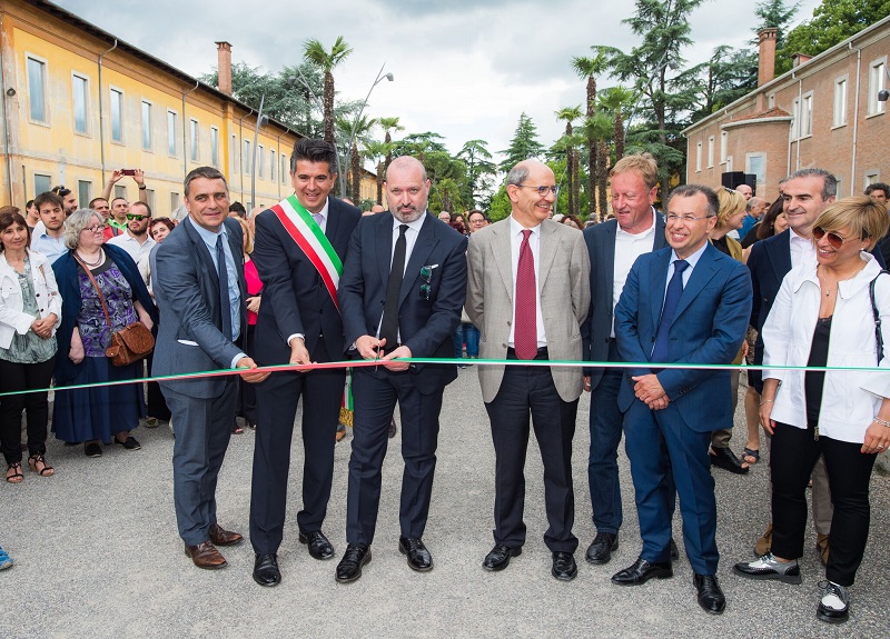 Taglio del nastro con autorità e tanti cittadini per il Parco dell’‪#‎Osservanza‬ ‪#‎Imola‬