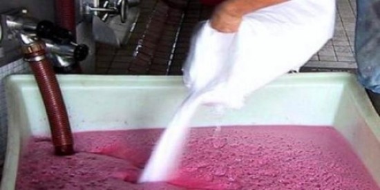 LA REGIONE EMILIA ROMAGNA SFIORA ANCHE QUEST’ANNO IL RIDICOLO AUTORIZZANDO L’UTILIZZO DEL MOSTO CONCENTRATO RETTIFICATO PER AUMENTARE LA GRADAZIONE DEI VINI.