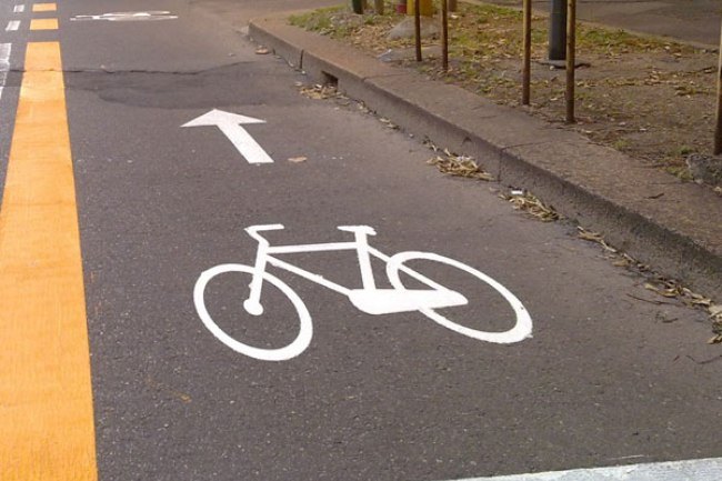 Pista ciclopedonale davanti all’area commerciale Toy