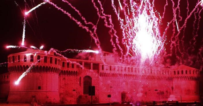 TORNA IL CAPODANNO ALLA ROCCA SFORZESCA.  CATHARINA, LA SIGNORA DI IMOLA! IL TRADIZIONALE SPETTACOLO PIROTECNICO E MUSICALE PROPOSTO IN UNA NUOVA VESTE ARTISTICA