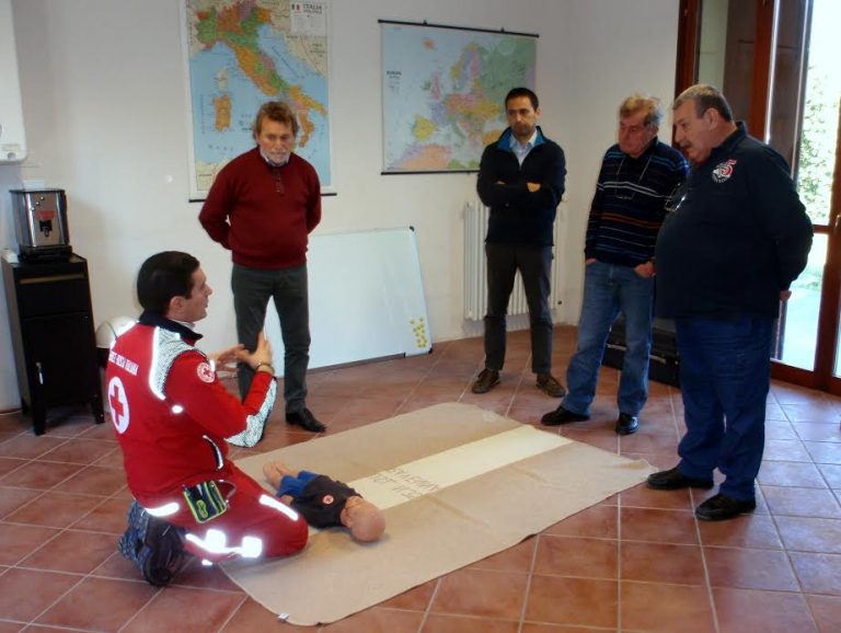 SETTE CITTADINI ADDESTRATI ALL’USO DEL DEFIBRILLATORE IN VALLATA