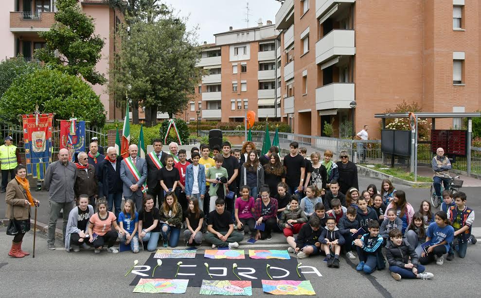 IL RICORDO DELLE VITTIME DI POZZO BECCA DISEGNATO CON LE CALLE BIANCHE