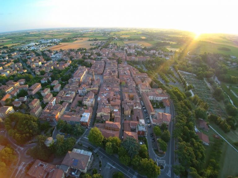 MARTEDÌ 20 ALL’ARENA “ALTI PUNTI DI VISTA”, FOTO DI CASTEL SAN PIETRO SCATTATE DAI DRONI