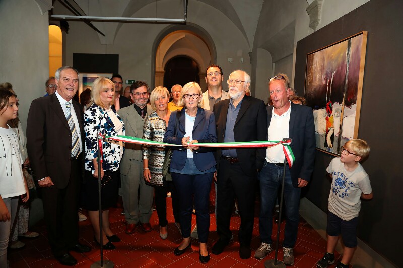GRANDE FOLLA ALL’INAUGURAZIONE DELLA MOSTRA DI OPERE  DI TONINO GOTTARELLI “IL COLORE DELL’ANIMA”  