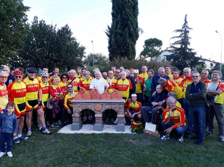 INAUGURATA LA SCULTURA DEDICATA AL CICLOTURISMO E ALL’ASSOCIAZIONE SILLARO 1977