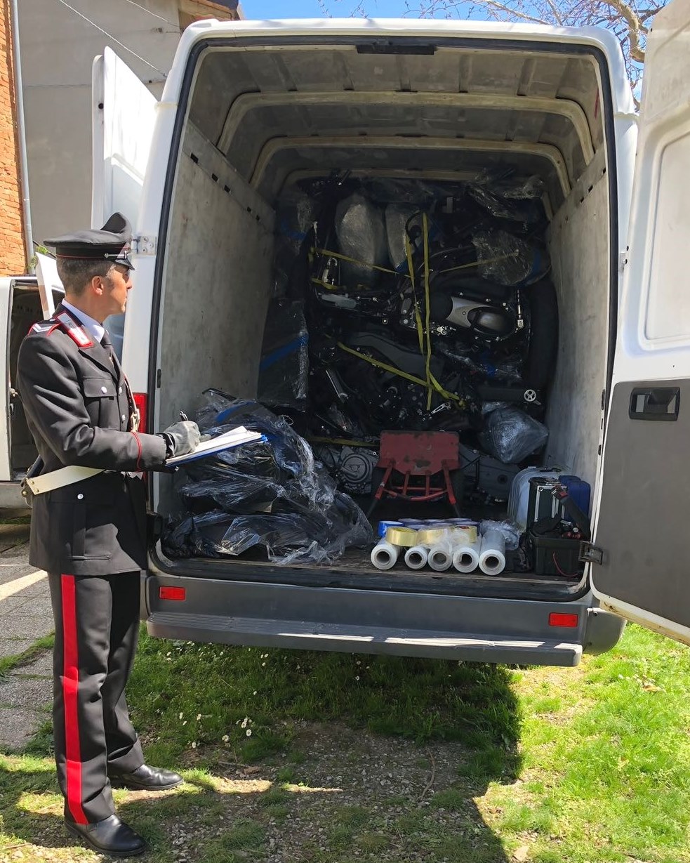 Casalfiumanese- Individuati dai Carabinieri due ucraini specializzati in reati predatori. Recuperate otto moto pronte per essere spedite all’estero.