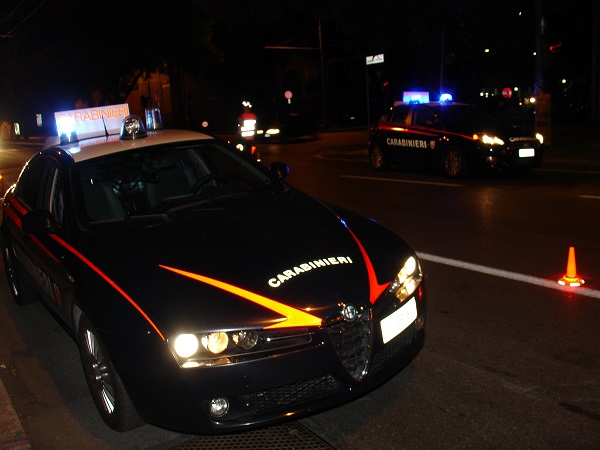 SALGONO IN UN TIR CHE TRASPORTA CAPI DI ABBIGLIAMENTO E TENTANO IL FURTO: DUE SERBI ARRESTATI DAI CARABINIERI