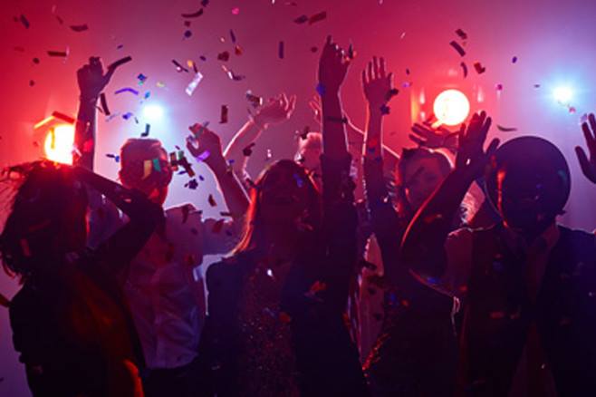 YOUNG SIGNORINO A IMOLA, GIOVEDÌ 7 GIUGNO HIGH SCHOOL PARTY ALLA VIE EN ROSE