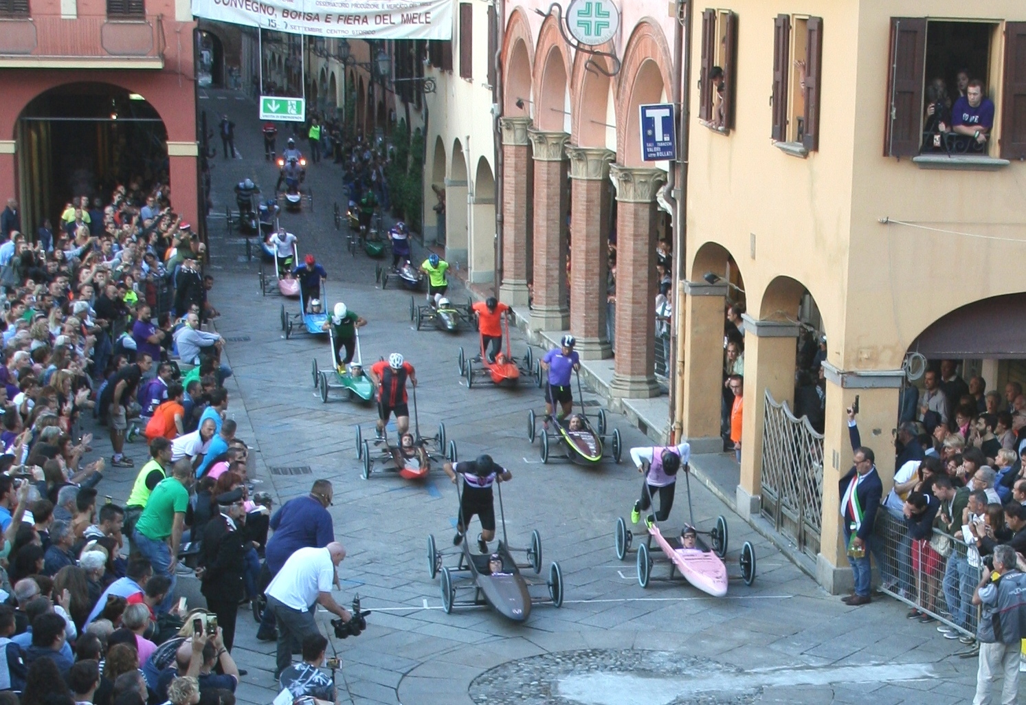 MARTEDÌ 4 LA NUOVA FESTA DEL BORGO: CARRERA IN PRIMO PIANO CON STAND E GADGET