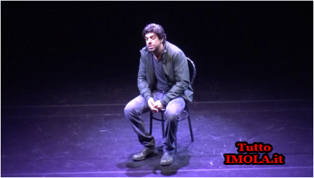 FAVINO AL TEATRO STIGNANI CON “LA NOTTE POCO PRIMA DELLE FORESTE”(VIDEO)