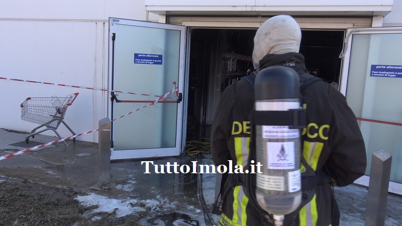 IMOLA INCENDIO AL MAGAZZINO TRONY