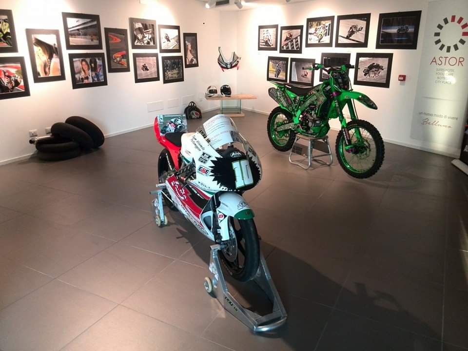 MOSTRA FOTOGRAFICA “VITE IN PIEGA” CON IMMAGINI INEDITE DA MOTOGP E SUPERBIKE