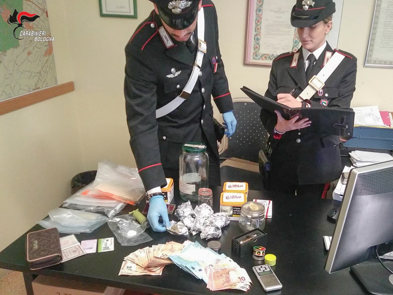 NCI, LOTTA AL TRAFFICO DI DROGA MADRE E FIGLIO ARRESTATI DAI CARABINIERI