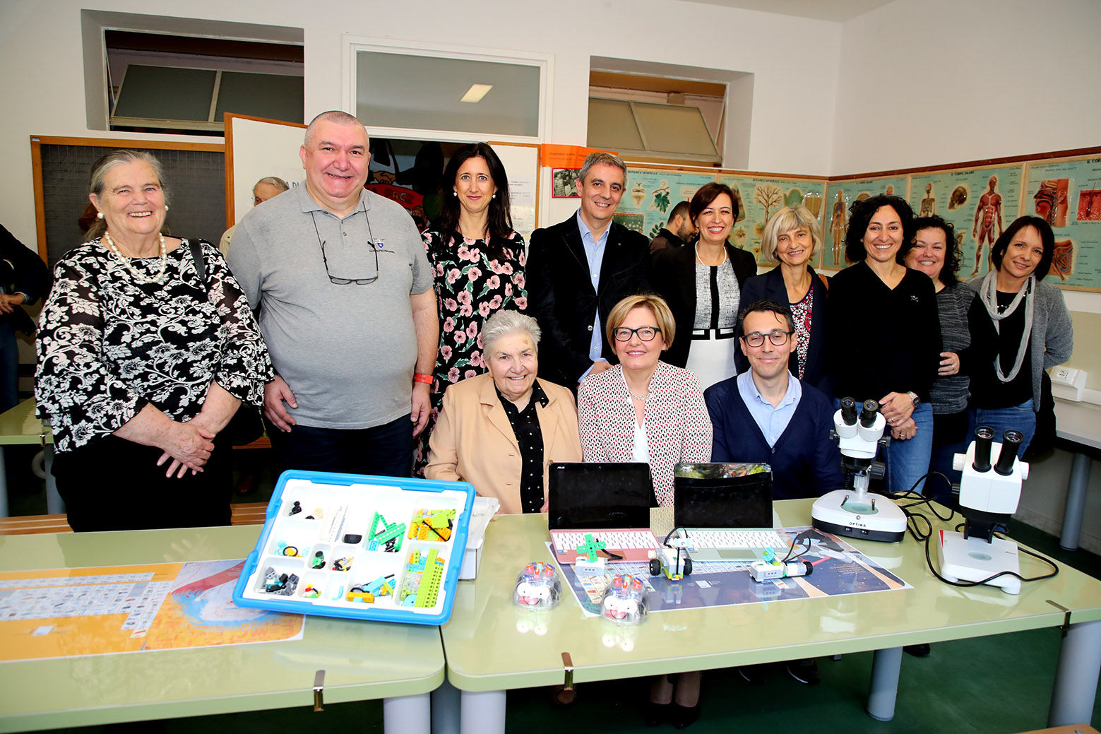 SCUOLA PRIMARIA CAPPUCCINI-INAUGURATA AULA SCIENZE INTITOLATA ALL’EX MAESTRO ADRIANO COSTA