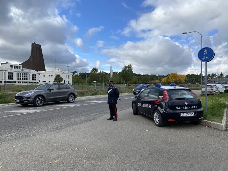 Degente dell’ospedale “rilassa” una paziente con un spinello, denunciato dai Carabinieri