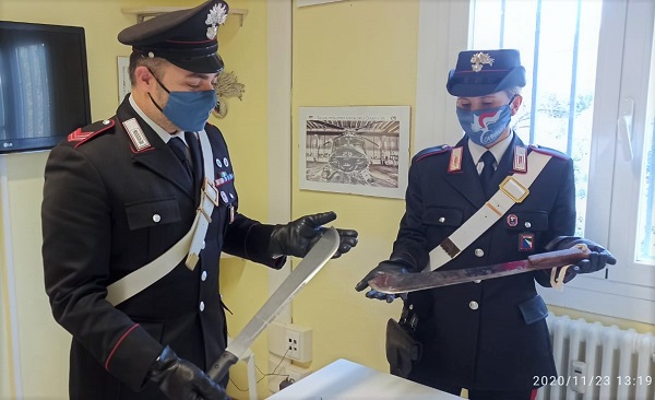 CSPT, Medicina – Gira di notte nonostante il coprifuoco, arrestato per detenzione di stupefacenti e armi bianche
