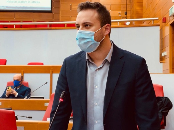  “PROPRIO ORA CHE SPUNTANO LE MAIL DEI MEDICI SULLA CRA VENTURINI, SCOMPAIONO DALLA CONVOCAZIONE DELLA COMMISSIONE CONSILIARE I RAPPRESENTANTI DELLE STRUTTURE PER ANZIANI”