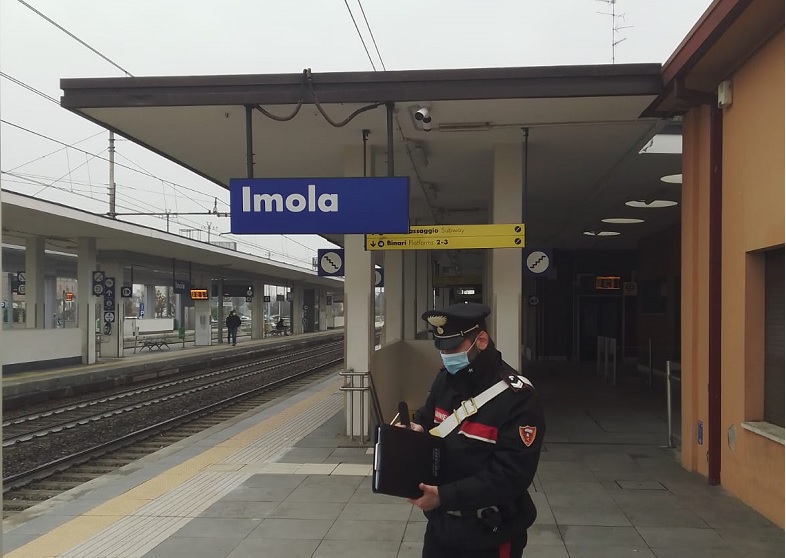 Imola – Incendio ai danni della sala d’attesa della Stazione Ferroviaria, denunciato un marocchino