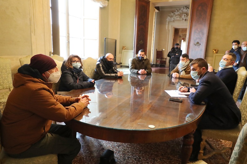 CEFLA, I LAVORATORI DELLA DITTA TIMELOG IN MUNICIPIO DAL SINDACO