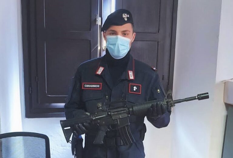 Castel del Rio – Avevano prodotto un videoclip con musica rap ballando con un fucile d’assalto, tre giovani denunciati per procurato allarme