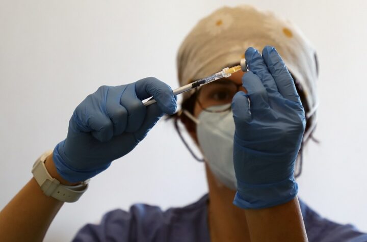 Circondario Imolese – 600 operatori sanitari non vaccinati, 3 operatori sanitari contagiati dopo il vaccino