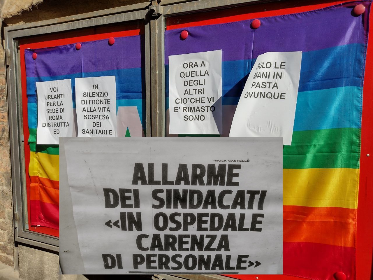 Dopo aver non fatto assolutamente nulla per i sanitari sospesi, i sindacati si lamentano della carenza di personale.