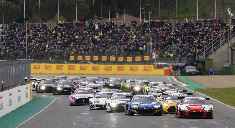 Imola – Spettacolo nella gara endurance del GT World, vince Dries Vanthoor-Kelvin van der Linde-Charles Weerts su Audi R8 LMS