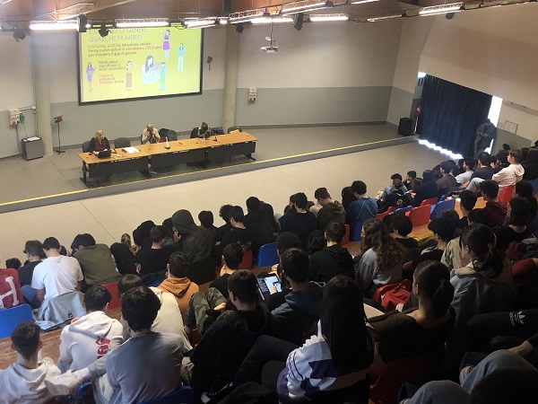 Iniziativa a favore delle donne o solo una fuffa pubblicitaria per le coop della galassia PD?