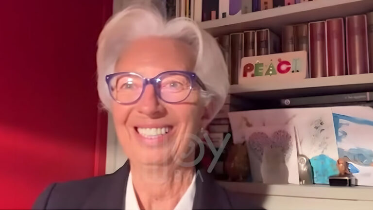 La gaffe di Christine Lagarde dopo uno scherzo telefonico: rivela la data di lancio dell’euro digitale