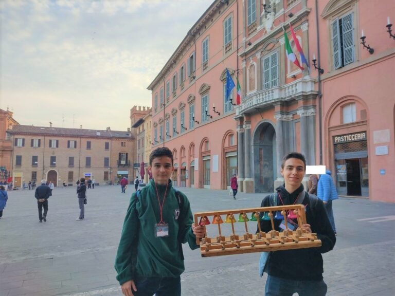 Imola – il raduno nazionale dei campanari 2023, Eduard e Mattia ci svelano i segreti del loro carillon di campane