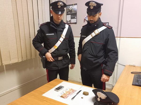 SPACCIO DI SOSTANZE STUPEFACENTI DAVANTI A UNA SCUOLA DI IMOLA. ARRESTATO DAI CARABINIERI IL PRESUNTO AUTORE CHE HA 17 ANNI