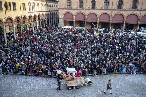 Il Carnevale dei Fantaveicoli parassitato dalla politica dei “democratici”