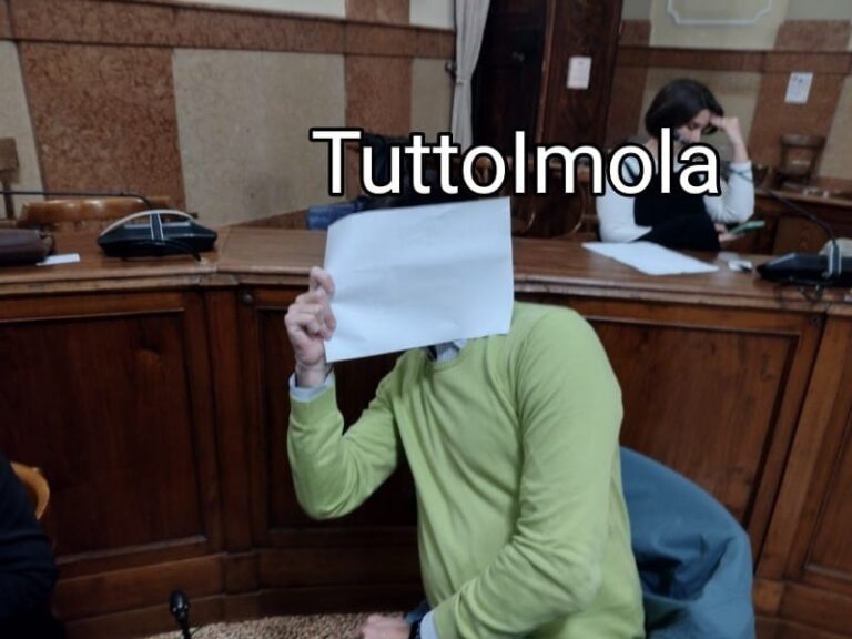 Carabinieri nell’aula consiliare: il fotografo di TuttoImola e il doppio standard della maggioranza PD