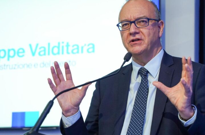 La Camera approva il ddl Valditara: basta progetti ideologici senza informare le famiglie