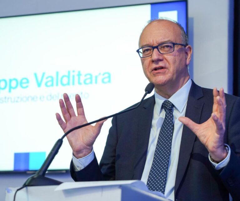 La Camera approva il ddl Valditara: basta progetti ideologici senza informare le famiglie